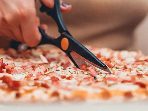 Cómo Cortar una Pizza a la Perfección - Wirestock para Freepik
